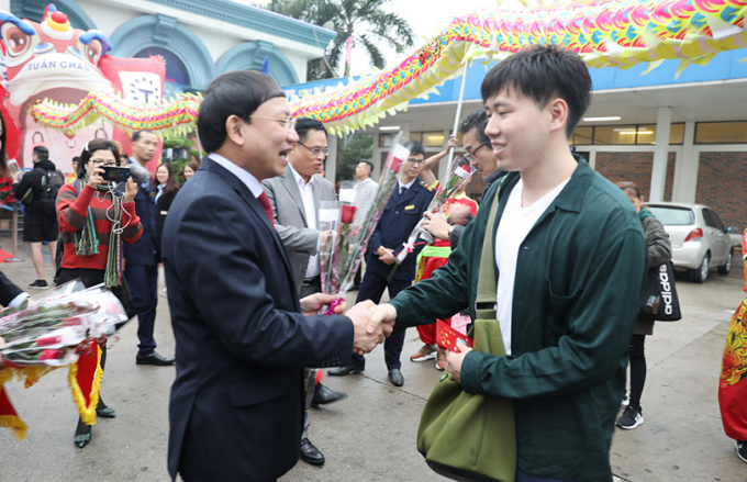 Quảng Ninh: Tưng bừng chào đón những du khách đầu tiên ngày đầu xuân năm mới