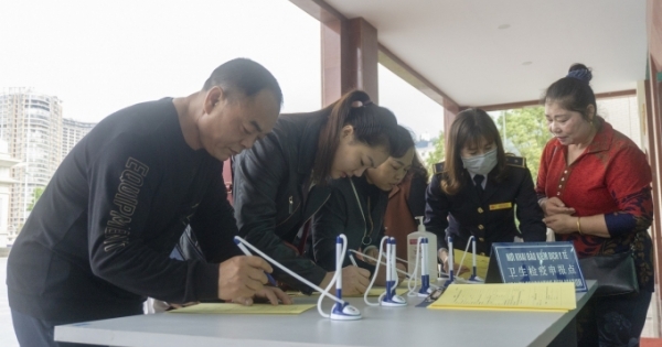 Lào Cai: Cửa khẩu Quốc tế tăng cường chống dịch cúm Corona ngay đầu năm mới