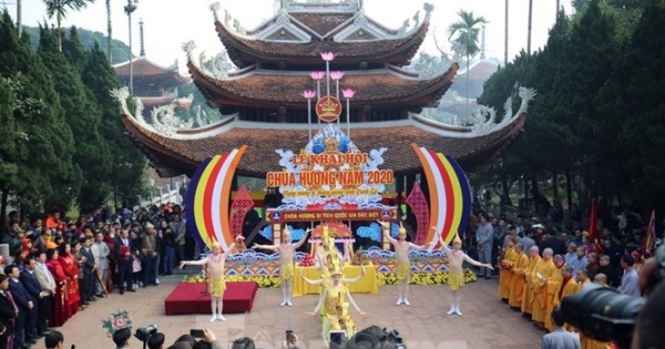 Biển người du xuân, vãn cảnh ngày khai hội chùa Hương