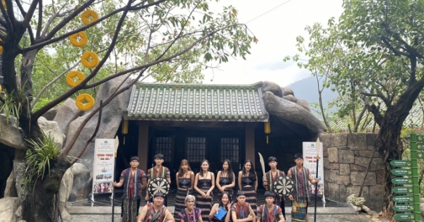 Giới thiệu văn hóa Cơ Tu tại Khu du lịch Núi Thần Tài Đà Nẵng