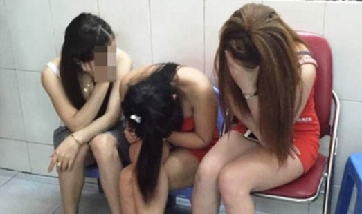 Bắt quả tang 4 cặp nam nữ đang "mây mưa" trong cơ sở massage tại TP Buôn Ma Thuột