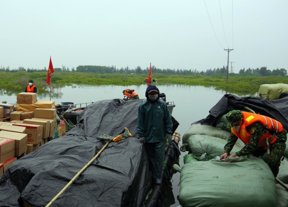 Quảng Ninh: Nhóm đối tượng buôn lậu nhảy sông "bỏ của chạy lấy người" khi bị lực lượng chưc năng phát hiện