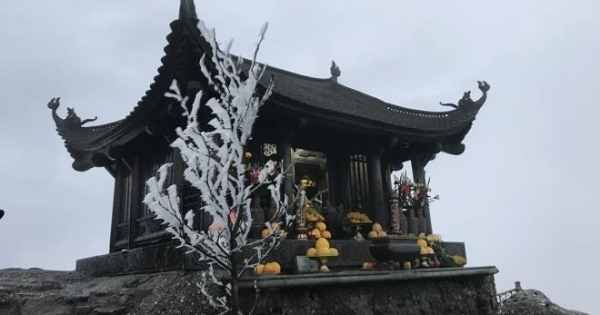 Băng tuyết bao phủ chùa Đồng trên đỉnh non thiêng Yên Tử