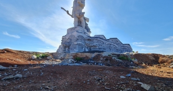 Chi thêm gần 90 tỷ làm sân và đường tượng đài lớn nhất tỉnh Đắk Nông