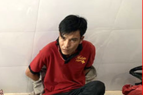 Đối tượng Nguyễn Văn Mẫn bị tạm giữ về hành vi tàng trữ pháo hoa nổ trái phép tại nhà