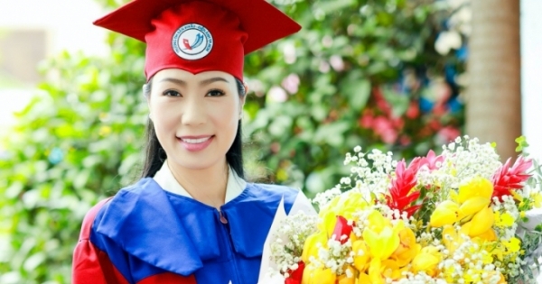 Trịnh Kim Chi nhận bằng tốt nghiệp ngành Đạo diễn điện ảnh truyền hình