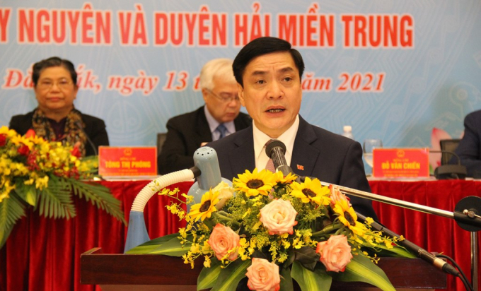 Đồng chí Bùi Văn Cường, Ủy viên Trung ương Đảng, Bí thư Tỉnh ủy Đắk Lắk phát biểu tại Hội thảo