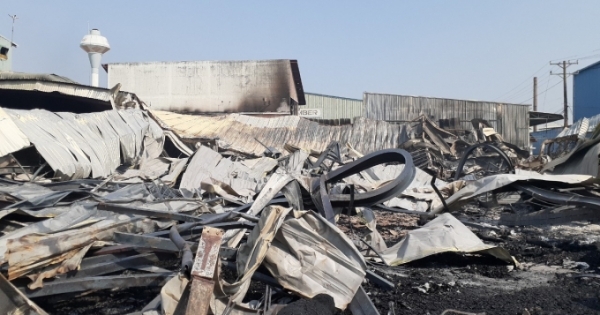 Đồng Nai: Cháy lớn tại xưởng đồ gỗ Triệu Vy, nhiều tài sản bị thiêu rụi