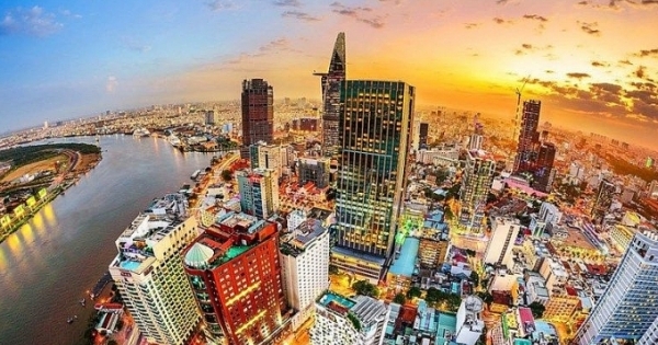 Tin kinh tế 7AM: Việt Nam, Singapore dẫn đầu ĐNA về phục hồi kinh tế; Ô tô Tàu về Việt Nam cháy hàng