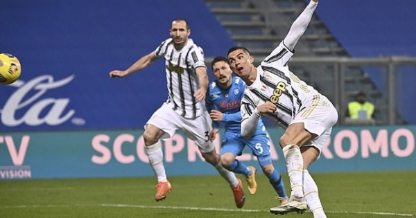 C.Ronaldo ghi bàn xuất sắc nhất lịch sử, Juventus giành Siêu cúp Italia