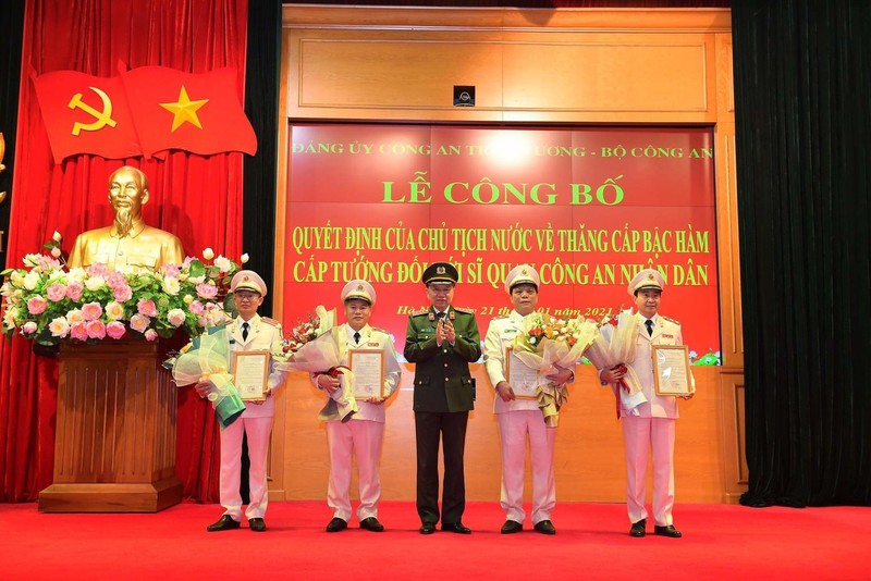 Đại tướng Tô Lâm, Bộ trưởng Bộ Công an chúc mừng các đồng chí được Chủ tịch nước thăng cấp bậc hàm cấp tướng