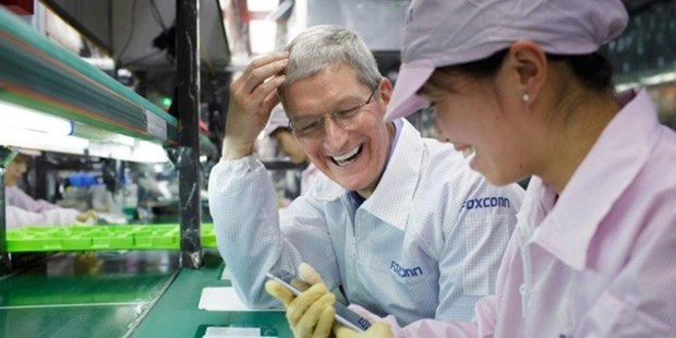 Apple đang gấp rút chuyển dây chuyền sản xuất iPhone, iPad sang Việt Nam và Ấn Độ (Ảnh: Getty.)