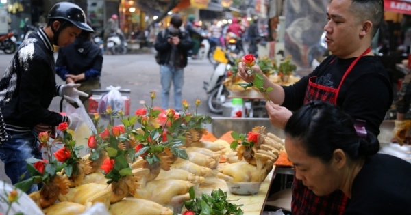 Chợ phố cổ sôi động trong ngày rằm cuối cùng năm Canh Tý