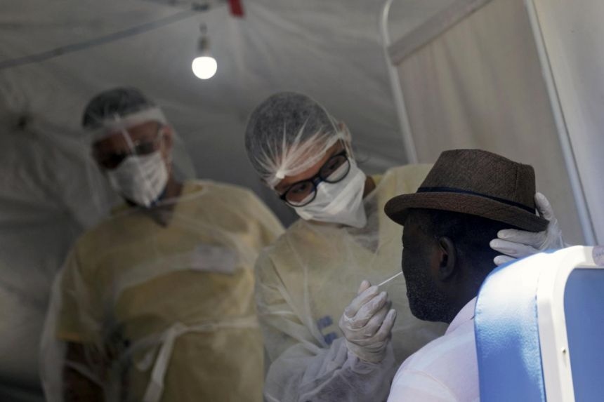 Brazil phát hiện trường hợp nhiễm đồng thời 2 biến thể của virus SARS-CoV-2. Ảnh: Reuters