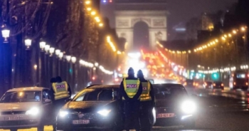 Bữa tiệc đêm giới nghiêm làm “bẽ mặt” cảnh sát Paris