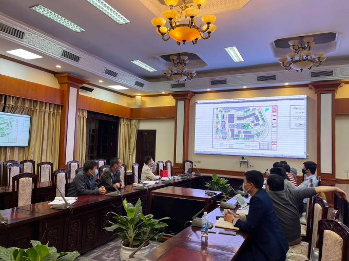 Lãnh đạo Tập đoàn Sun Group làm việc với lãnh đạo UBND tỉnh Hải Dương về phương án xây dựng bệnh viện dã chiến thứ 3 tại tỉnh này để góp phần vào việc phòng chống dịch bệnh.