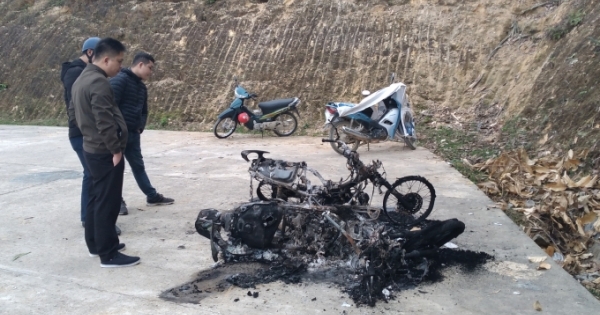 Tuyên Quang: 2 xe máy bị kẻ gian đốt trụi trong đêm