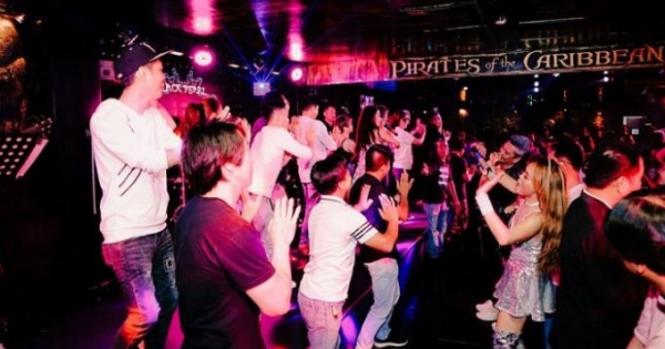 Hà Nội: Dừng các hoạt động dịch vụ quán bar, vũ trường, karaoke từ 0h ngày 1/2