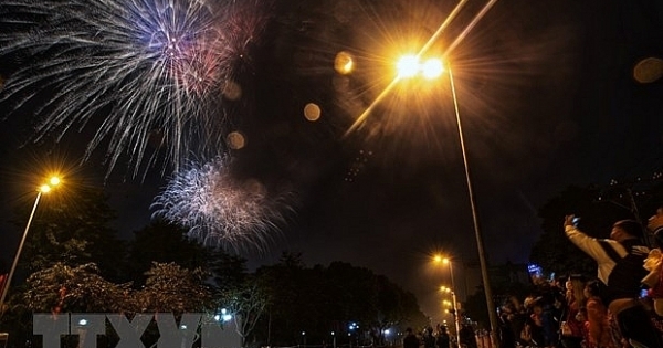 Đêm giao thừa, Hà Nội bắn pháo hoa tại Công viên Thống Nhất