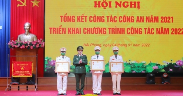 Một tập thể, 2 cá nhân thuộc CA TP Hải Phòng vinh dự đón nhận Huân chương Chiến công của Chủ tịch nước