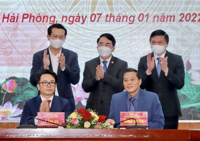 IMG_7720Chủ tịch UBND TP Nguyễn Văn Tùng và Trưởng Ban Dân vận Thành ủy Lê Trí Vũ ký kết Chương trình phối hợp.