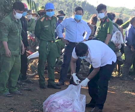 Bàng hoàng phát hiện thi thể người phụ nữ nghi là bà nội của 2 cháu bé tử vong dưới hồ nước