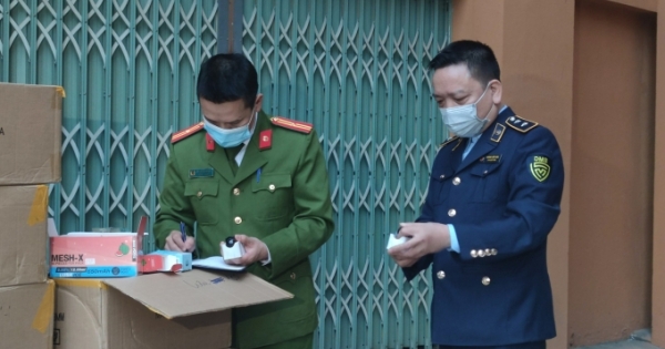 Lào Cai: tạm giữ hàng nghìn thuốc lá điện tử và 500 kg nầm lợn không rõ nguồn gốc