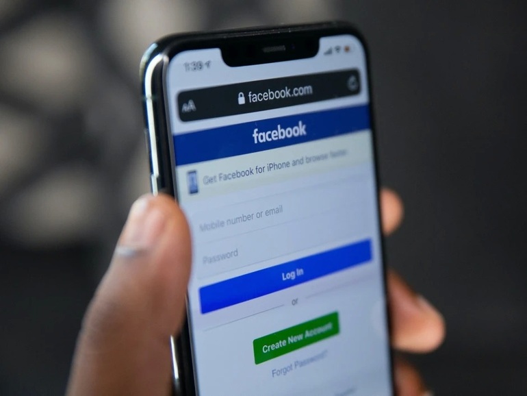 Việc xóa ứng dụng Facebook hoàn toàn không ảnh hưởng đến tài khoản Facebook của người dùng (Ảnh: PhoneArena).