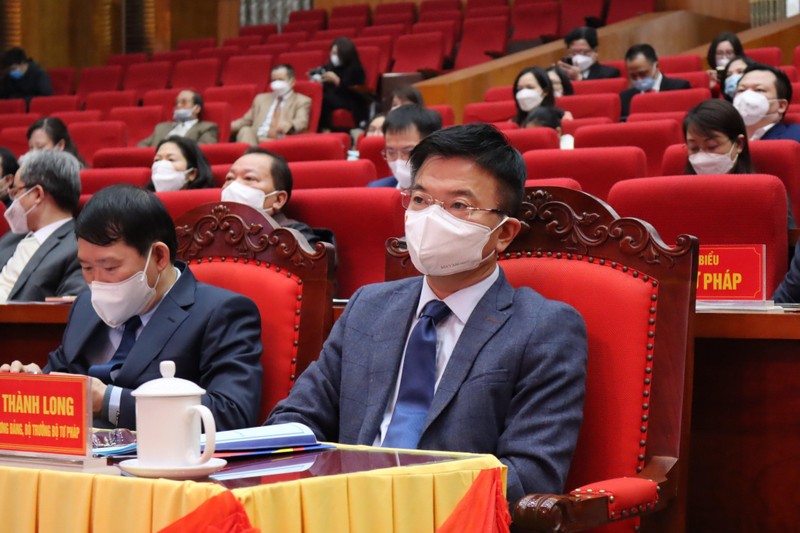 Bộ trưởng Lê Thành Long cho biết, Bộ, ngành Tư pháp đảm nhận khoảng 35 nhóm việc, từ những việc thuộc lĩnh vực vĩ mô cho đến những việc vi mô, liên quan trực tiếp tới người dân.