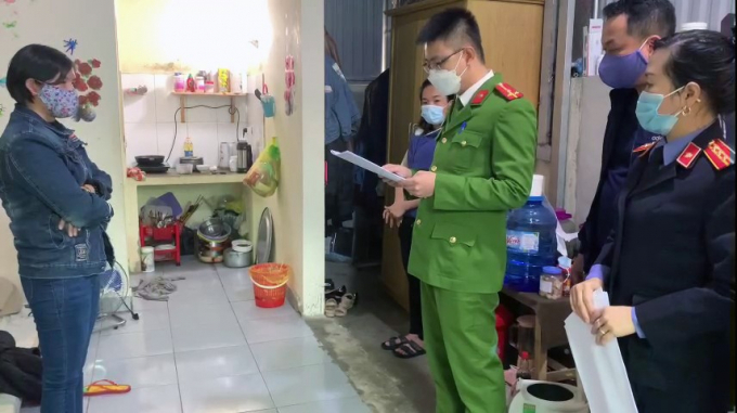 Cơ quan chức năng đọc lệnh bắt khẩn cấp Trần Thị Hồng Giang.