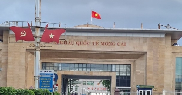 Quảng Ninh tạm dừng tiếp nhận một số mặt hàng lưu thông qua Cửa khẩu Móng Cái từ 17/1/2022