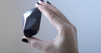 Viên kim cương đen “nguồn gốc ngoài hành tinh” 555,55 carat ở Dubai có gì đặc biệt?