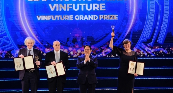 Giải thưởng VinFuture 3 triệu đô được trao cho 3 nhà khoa học với công nghệ vắc xin mRNA