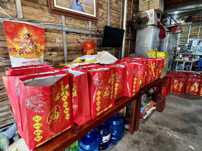 Nhân dịp Tết Nguyên đán 2022, chùa Hưng Long trao tặng hơn 300 suất qùa tết cho các hộ nghèo.
