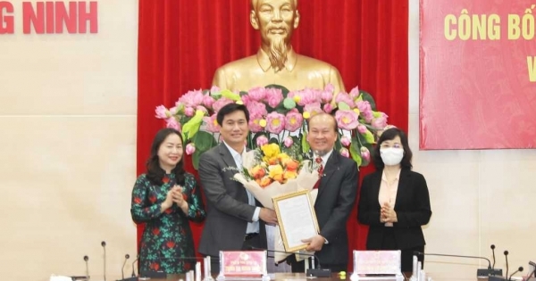 Quảng Ninh: Trao quyết định nghỉ hưu cho ông Vũ Văn Hợp, nguyên Chánh Văn phòng UBND tỉnh