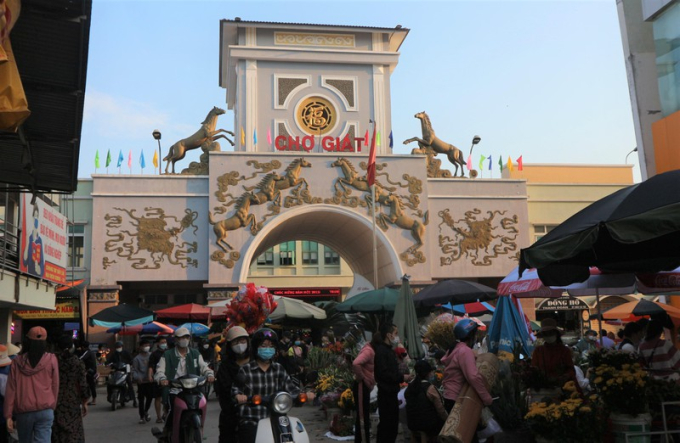 Chợ Giát nằm ở thị trấn Cầu Giát, huyện Quỳnh Lưu, tỉnh Nghệ An.
