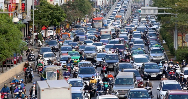 Hà Nội: Nhiều tuyến phố trung tâm ùn tắc nghiêm trọng ngày giáp Tết
