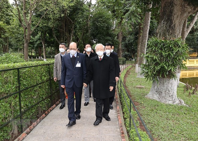 Tổng Bí thư Nguyễn Phú Trọng thăm nơi ở và làm việc của Chủ tịch Hồ Chí Minh. (Ảnh: Trí Dũng/TTXVN)