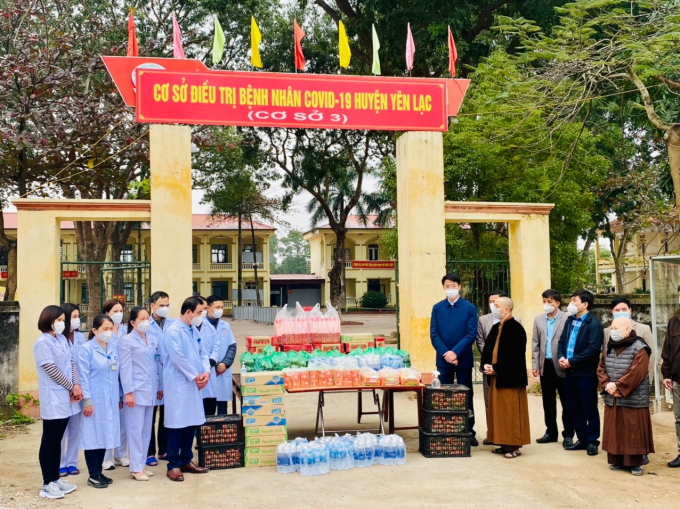 Đoàn đã đến thăm, động viên, chúc tết Cơ sở điều trị bệnh nhân Co id-19 huyện Yên Lạc.