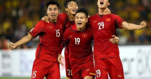 Ca khúc và tràng vỗ tay sôi động cổ vũ đội tuyển bóng đá Việt Nam