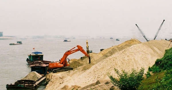 Hà Nội: Sẽ đấu giá quyền khai thác khoáng sản với 6 mỏ cát để chống "cát tặc"