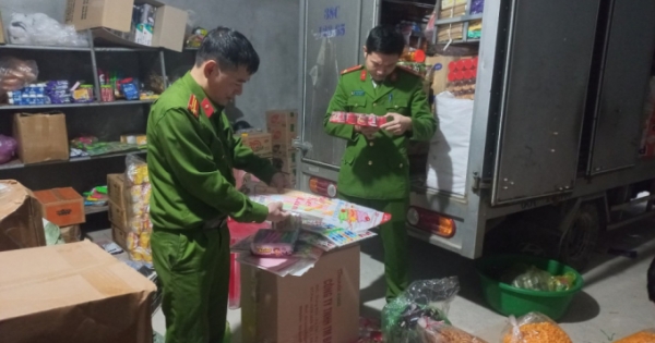 Hà Tĩnh: Phát hiện hơn 200kg bánh kẹo không rõ nguồn gốc
