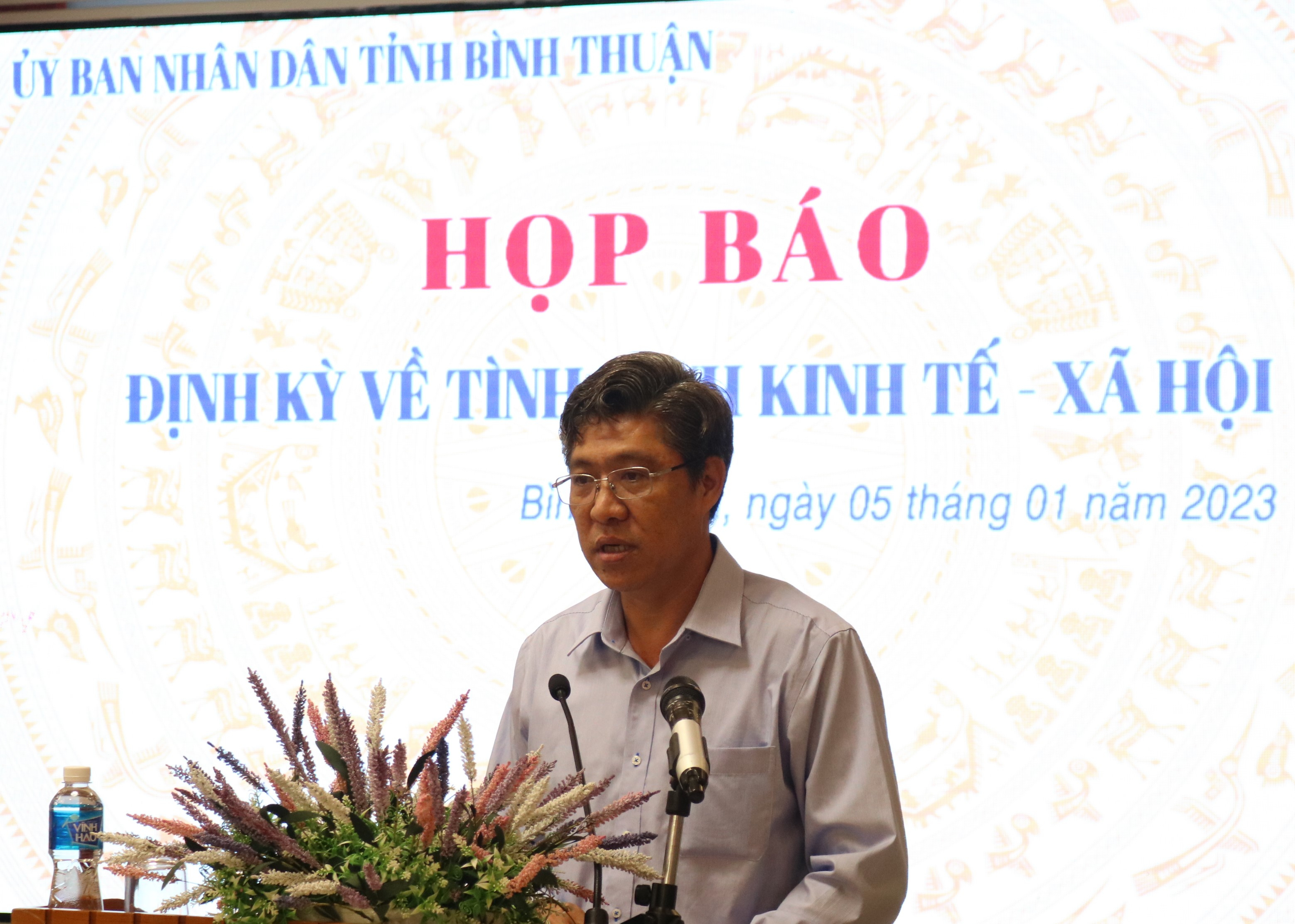 Phó Chủ tịch UBND tỉnh Bình Thuận Nguyễn Minh phát biểu tại buổi họp báo.