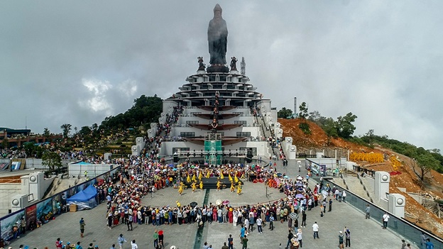 Du lịch văn hóa tâm linh là thương hiệu du lịch của tỉnh Tây Ninh.