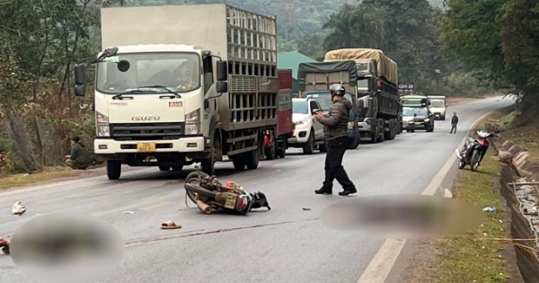 Sơn La: Xe tải va chạm với xe máy, 2 người thương vong