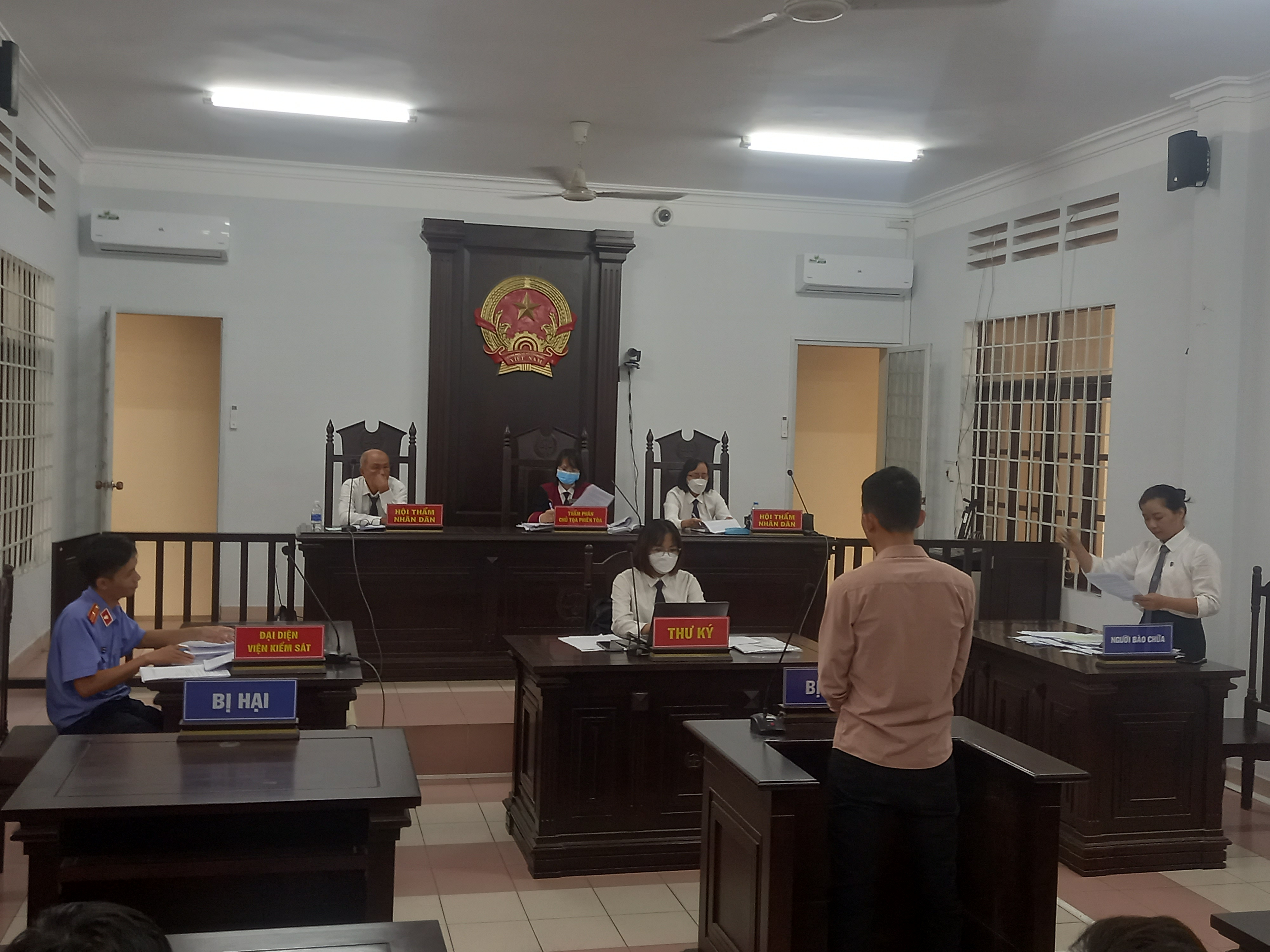 Toàn cảnh phiên tòa xét xử bị cáo Huỳnh Tấn Tài ngày 06/01/2023.