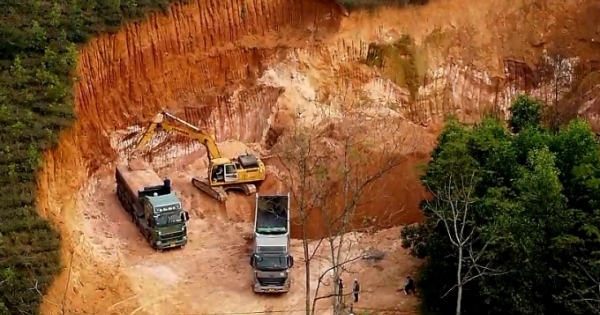 Phú Thọ: Ngang nhiên khai thác vận chuyển trái phép khối lượng lớn khoáng sản tại xã Ca Đình
