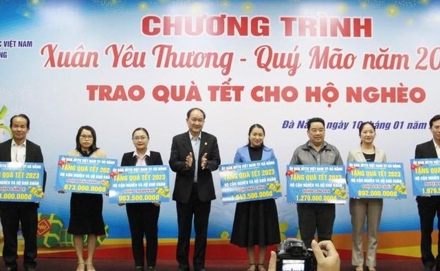Người nghèo Đà Nẵng nhận 16.429 suất quà Tết
