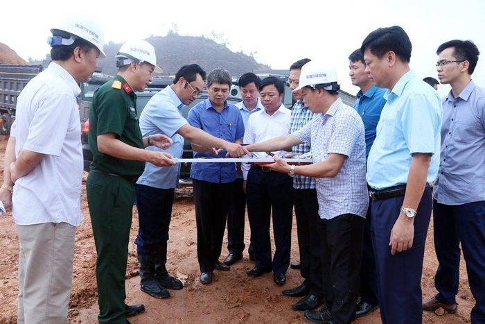 Chủ tịch UBND tỉnh Thái Nguyên Trịnh Việt Hùng kiểm tra thực tế tại thành phố Phổ Yên