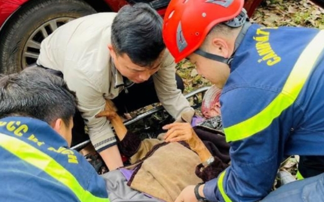 Đắk Lắk: Kịp thời cứu cụ bà bị rơi xuống vực sâu 15m